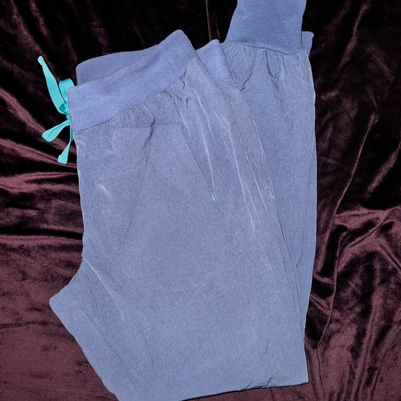 Figs Big Sky FION e.a.c. Zamora Scrub Joggers - Picture 8 of 10